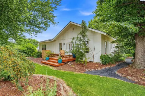 12801 N Pioneer Rd, Prosser, WA 99350