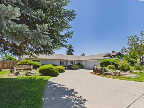4710 Desert Plateau Dr, Pasco, WA 99301