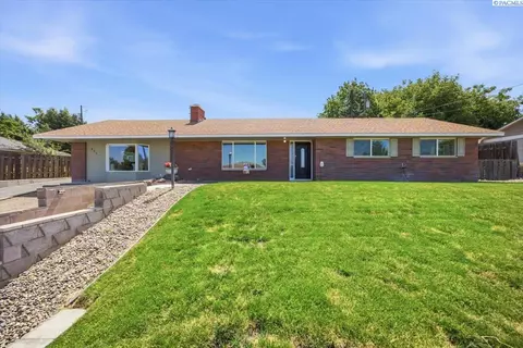 933 Vine Ave, Sunnyside, WA 98944