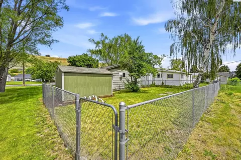 Exterior - 1808 N Cedar St, Colfax, WA 99111 photo 6 of 11