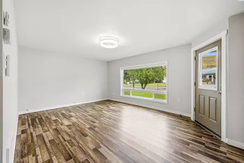 Living - 1808 N Cedar St, Colfax, WA 99111 photo 2 of 4