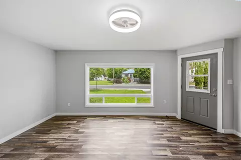 Living - 1808 N Cedar St, Colfax, WA 99111 photo 3 of 4