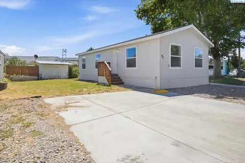 48 Nuclear Ln, Richland, WA 99352