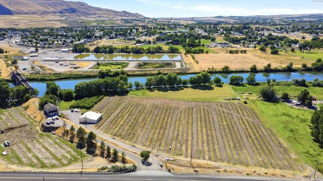 38906 N Demoss Rd, Benton City, WA 99320