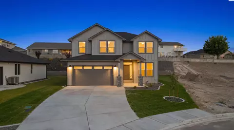 1329 W Ivy Ct, Sunnyside, WA 98944
