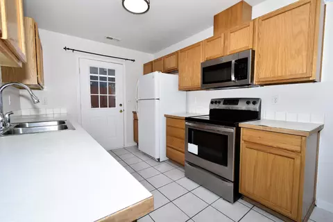 Kitchen - 2515 E Adelia, Pasco, WA 99301 photo 1 of 2