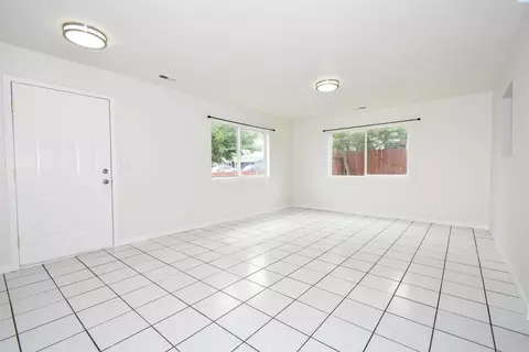 Living - 2515 E Adelia, Pasco, WA 99301 photo 2 of 3