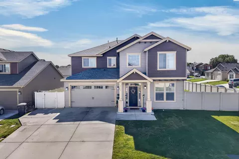 1713 Liberty Ln, Sunnyside, WA 98944