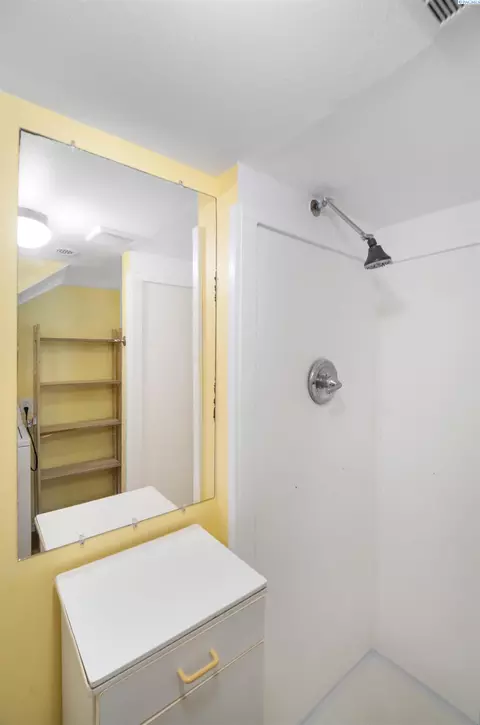 Bath - 1320 NE Mcgee, Pullman, WA 99163 photo 3 of 3