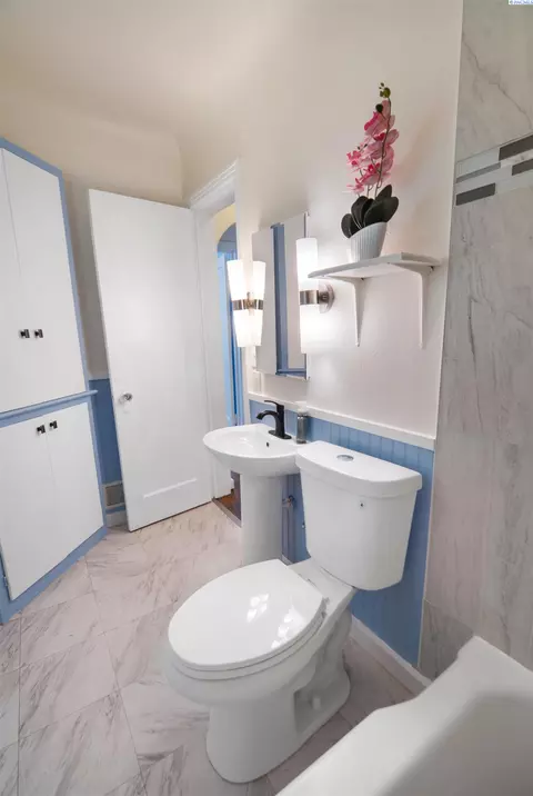 Bath - 1320 NE Mcgee, Pullman, WA 99163 photo 2 of 3