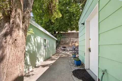 Exterior - 1320 NE Mcgee, Pullman, WA 99163 photo 4 of 6