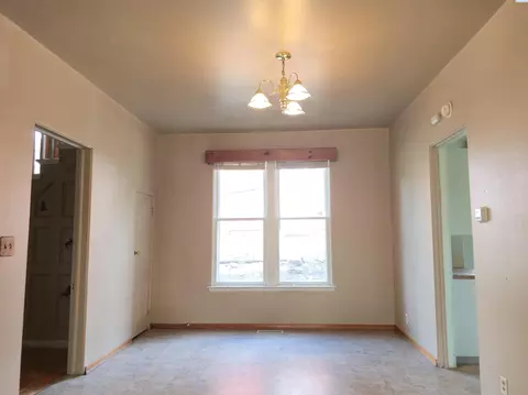 Living - 425 NE Howard St, Pullman, WA 99163 photo 4 of 4