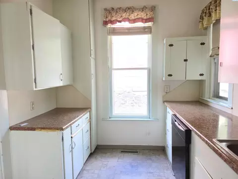Kitchen - 425 NE Howard St, Pullman, WA 99163 photo 3 of 6