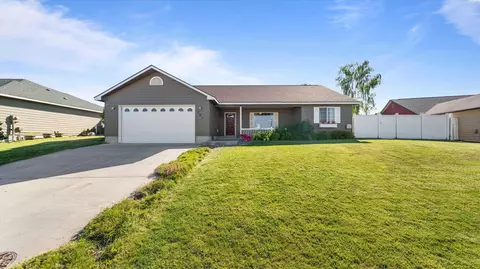 705 Cherry Ln, Grandview, WA 98930