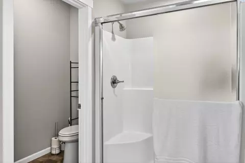 Bath - 306 Ruby Ave, Grandview, WA 98930 photo 3 of 3