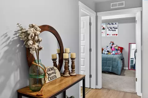 Entry Way - 306 Ruby Ave, Grandview, WA 98930 photo 2 of 2