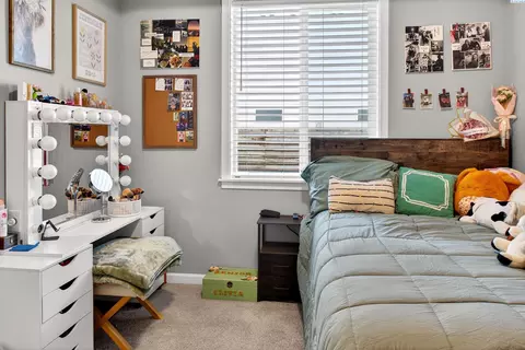 Bedroom - 306 Ruby Ave, Grandview, WA 98930 photo 2 of 3
