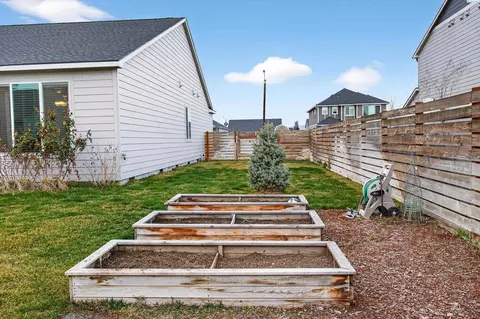 Exterior - 306 Ruby Ave, Grandview, WA 98930 photo 3 of 8