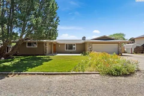 827 W 25th Ave, Kennewick, WA 99337