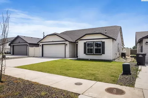 1125 W Sequoia Rd, Moses Lake, WA 98837