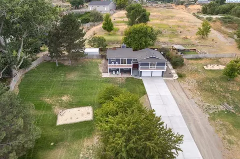 3026 Escolar Rd, Kennewick, WA 99338