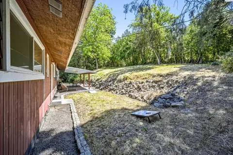 Exterior - 1825 NE Valley Rd, Pullman, WA 99163 photo 6 of 7
