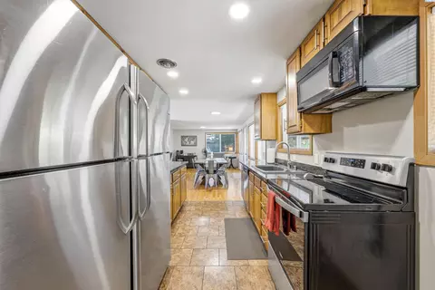 Kitchen - 1825 NE Valley Rd, Pullman, WA 99163 photo 2 of 4