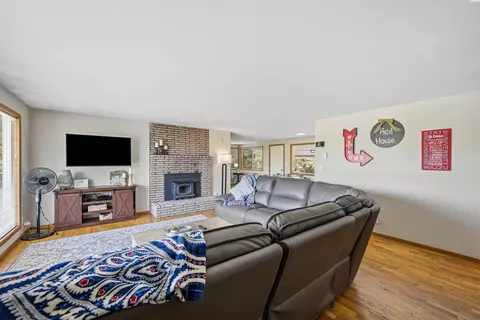 Living - 1825 NE Valley Rd, Pullman, WA 99163 photo 3 of 6