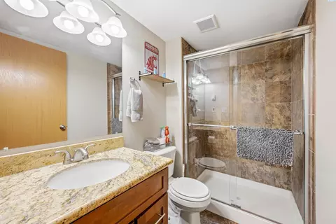 Bath - 1825 NE Valley Rd, Pullman, WA 99163 photo 2 of 2