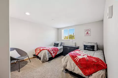 Bedroom - 1825 NE Valley Rd, Pullman, WA 99163 photo 5 of 5
