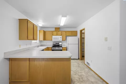 Kitchen - 333 NW Parr Dr, Pullman, WA 99163 photo 1 of 3