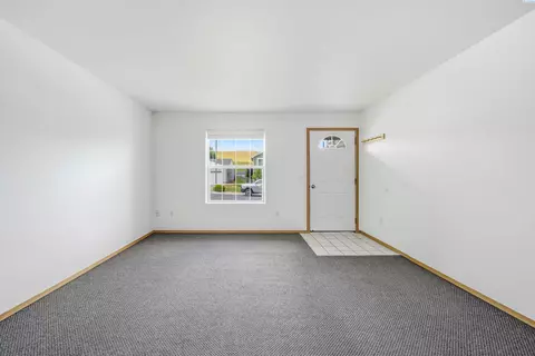 Living - 333 NW Parr Dr, Pullman, WA 99163 photo 1 of 4