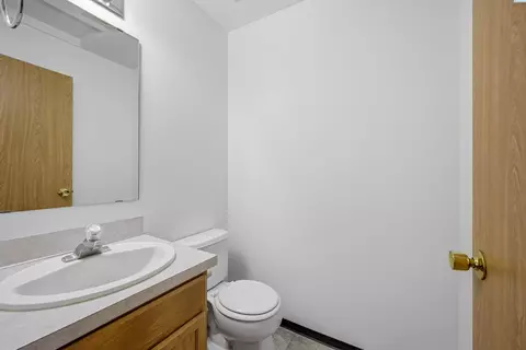 Bath - 333 NW Parr Dr, Pullman, WA 99163 photo 3 of 3