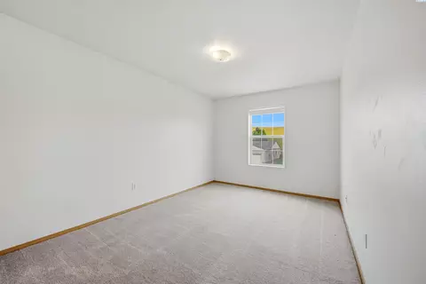 Bedroom - 333 NW Parr Dr, Pullman, WA 99163 photo 6 of 6