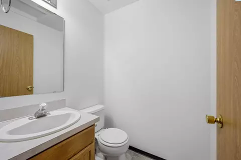 Bath - 333 NW Parr Dr, Pullman, WA 99163 photo 3 of 3