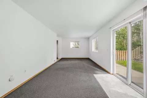 Living - 333 NW Parr Dr, Pullman, WA 99163 photo 3 of 4