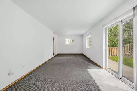Living - 333 NW Parr Dr, Pullman, WA 99163 photo 3 of 4