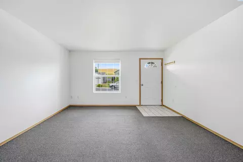 Living - 333 NW Parr Dr, Pullman, WA 99163 photo 1 of 4