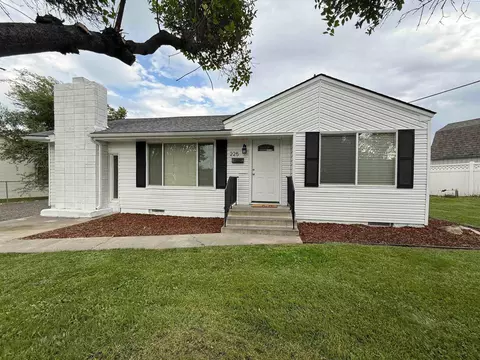 225 S Waverly St, Kennewick, WA 99336