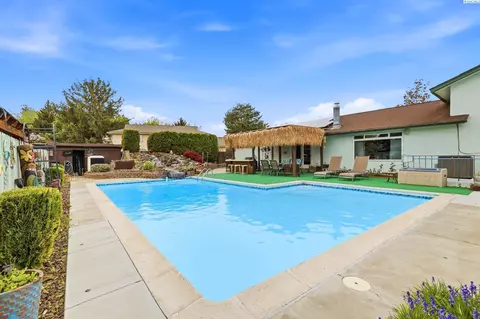800 N Reed Pl, Kennewick, WA 99336