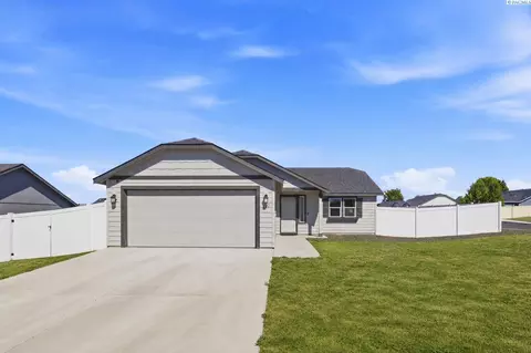 121 Bitters Loop, Grandview, WA 98930