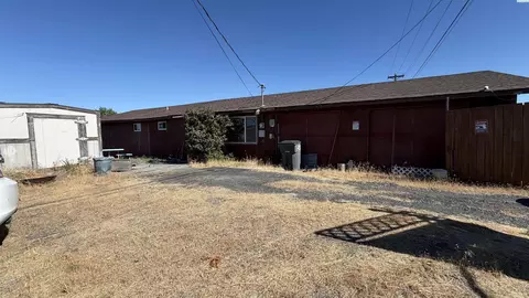 2745 NE Westshore Dr, Moses Lake, WA 98837