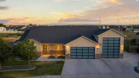 825 Meadow Dr S, Richland, WA 99352