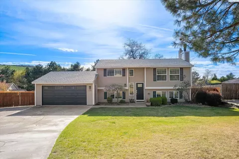 1120 S Belfair St, Kennewick, WA 99338