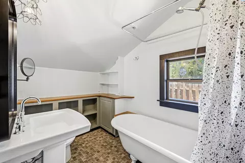 Bath - 151 SE Water St, Pullman, WA 99163 photo 1 of 1