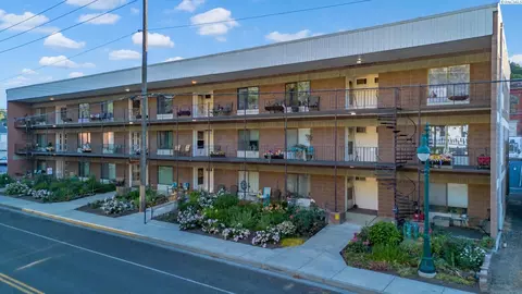 203 N Mill St #304, Colfax, WA 99111
