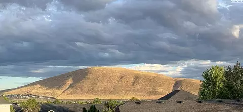 5903 Kilawea Dr, West Richland, WA 99353
