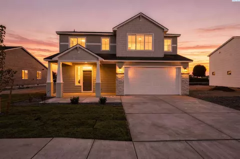 409 Sapphire Ave, Grandview, WA 98930