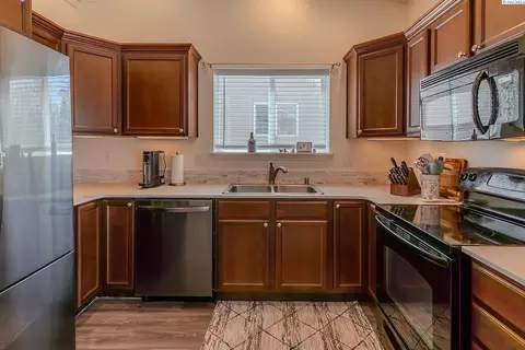 Kitchen - 1486 SW Lost Trail Dr, Pullman, WA 99163 photo 2 of 2