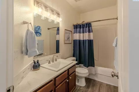 Bath - 1486 SW Lost Trail Dr, Pullman, WA 99163 photo 1 of 2